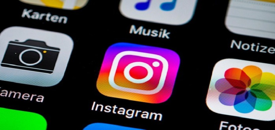 How To Share Videos and Photos as Private Message with Instagram Direct