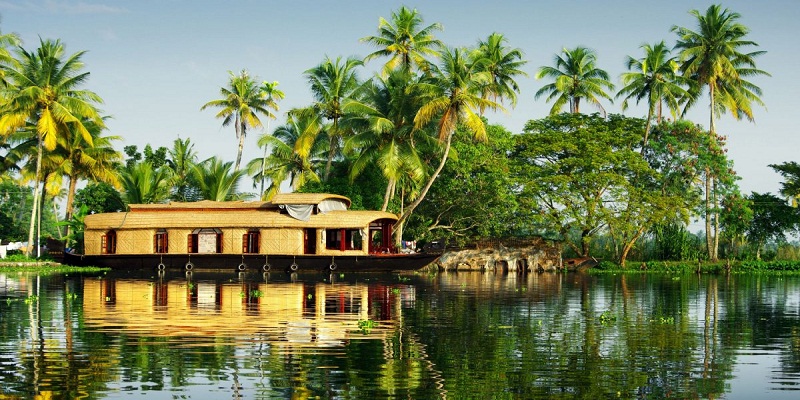Kerala Backwaters – An Amphibious & Navigable World of Beauty in South India