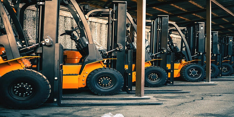 What are the Famous Brands to Offer Forklifts Trucks?
