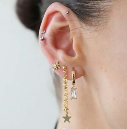 Statement Earrings: Meaning and How to Wear Them